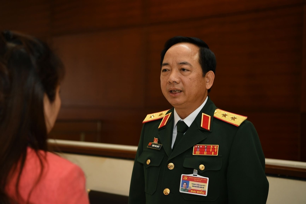 Trung tướng Trịnh Văn Quyết, Bí thư Đảng ủy, Chính ủy Quân khu 2 trả lời phỏng vấn báo chí